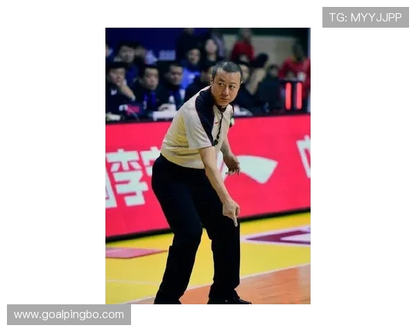 红牌判罚标准为何总让人产生争议？裁判尺度全解析