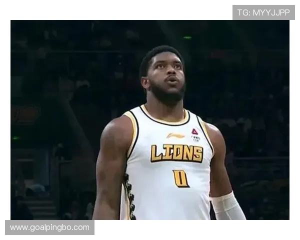 内线核心奥卡福篮下强攻效率提升拉开队内进攻格局