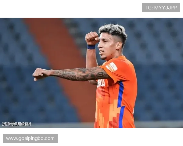 撕开防线直塞制造机会，香川本赛季较上季更具组织性