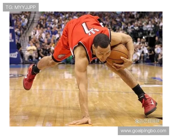 罗伊无球跑动撕裂防线，关键回合主导开拓者进攻